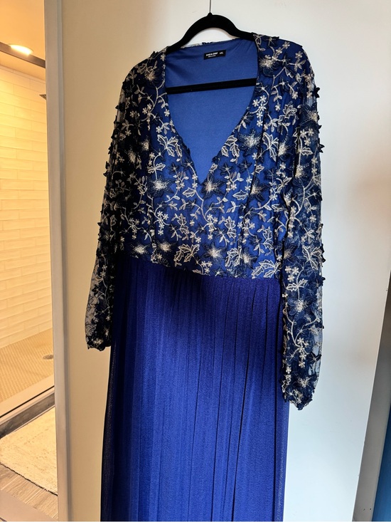 SHEIN Dresses & Skirts - SHEIN Royal Blue Embroidered V-Neck Maxi Dress